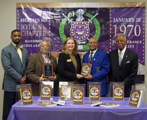 IOTA NU CHAPTER OF OMEGA PSI PHI FRATERNITY DONATES BOOKS TO LIBRARY